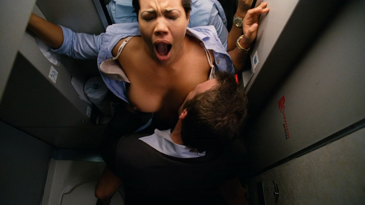 Порно голых дамочек в самолете фото